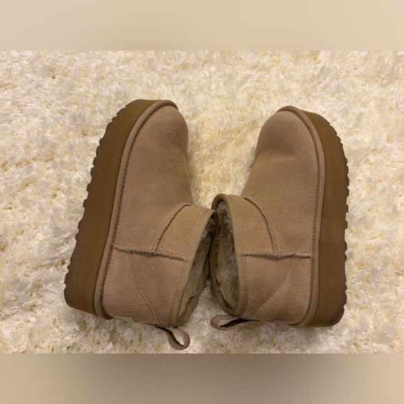 UGG® Classic Ultra Mini Platform Boot Big Kid 5- Sand - Picture 9 of 10